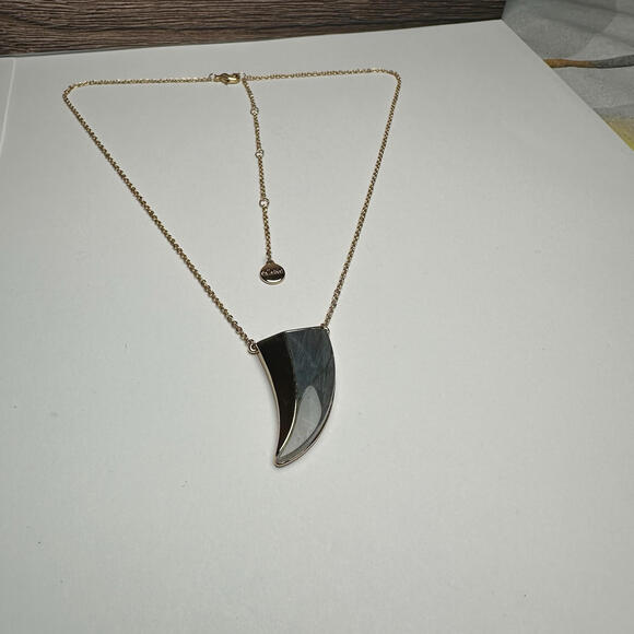 Stella & Dot Blue Stone Horn Shape Pendant Gold Tone Chain Necklace - Picture 3 of 14